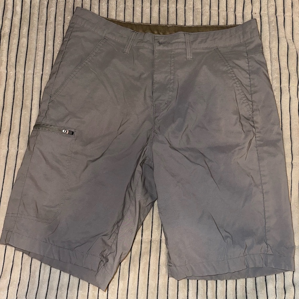 Eddie Bauer Golf Shorts 7-inch inseam 32 waist